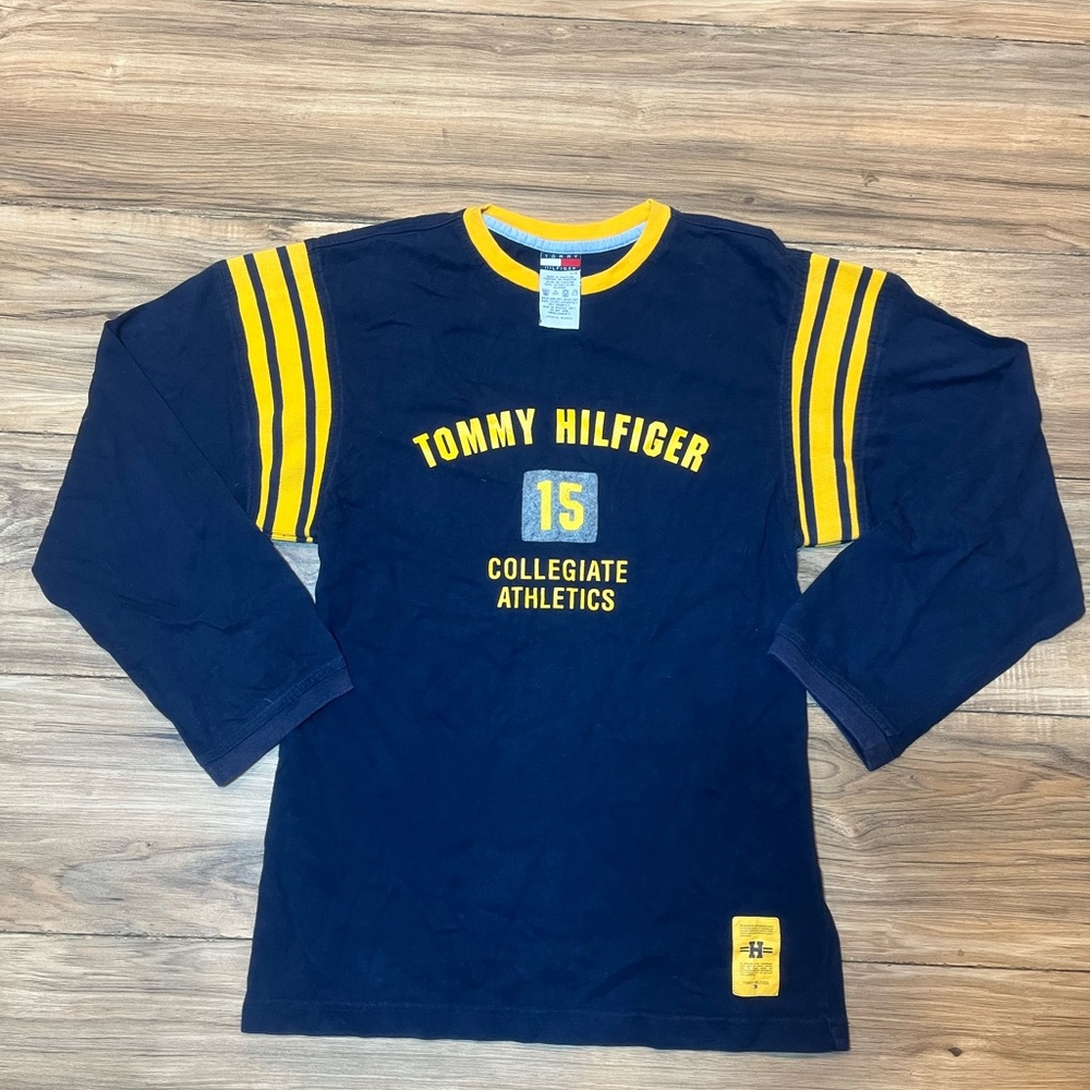 VTG. Tommy Hilfiger long sleeve Tshirt!